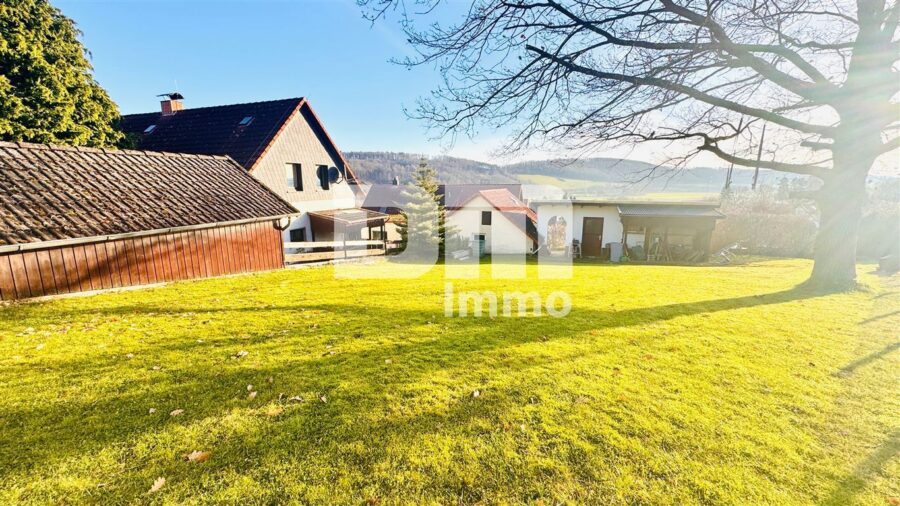 Ein-bis Zweifamilienhaus mit Anbauten auf 1.250 m² Traumgrundstück mit Panoramablick - Großer hinterer Gartenbereich Panoramablick